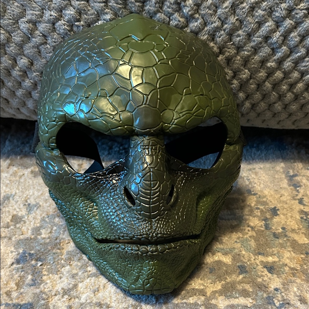 Hasbro Lizard mask from the 2012 movie The Amazing Spider-Man.